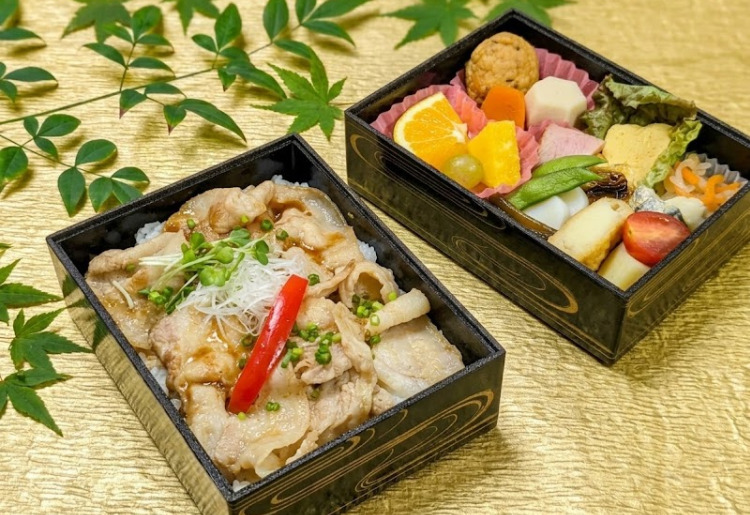 豚蒲焼き重（17×11.5×5cm 2段）