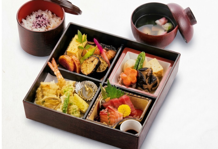 松花堂弁当　百合