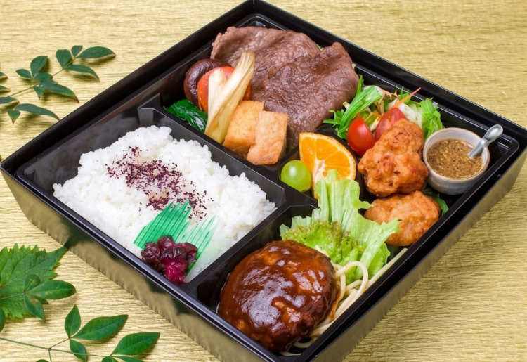肉々しいお弁当（25×25×4.5cm）